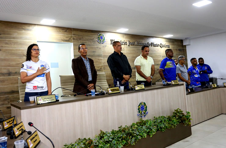 Read more about the article Prefeitura, em parceria com a Câmara, e a Liga Desportiva, realizou apresentação dos jogadores da seleção municipal
