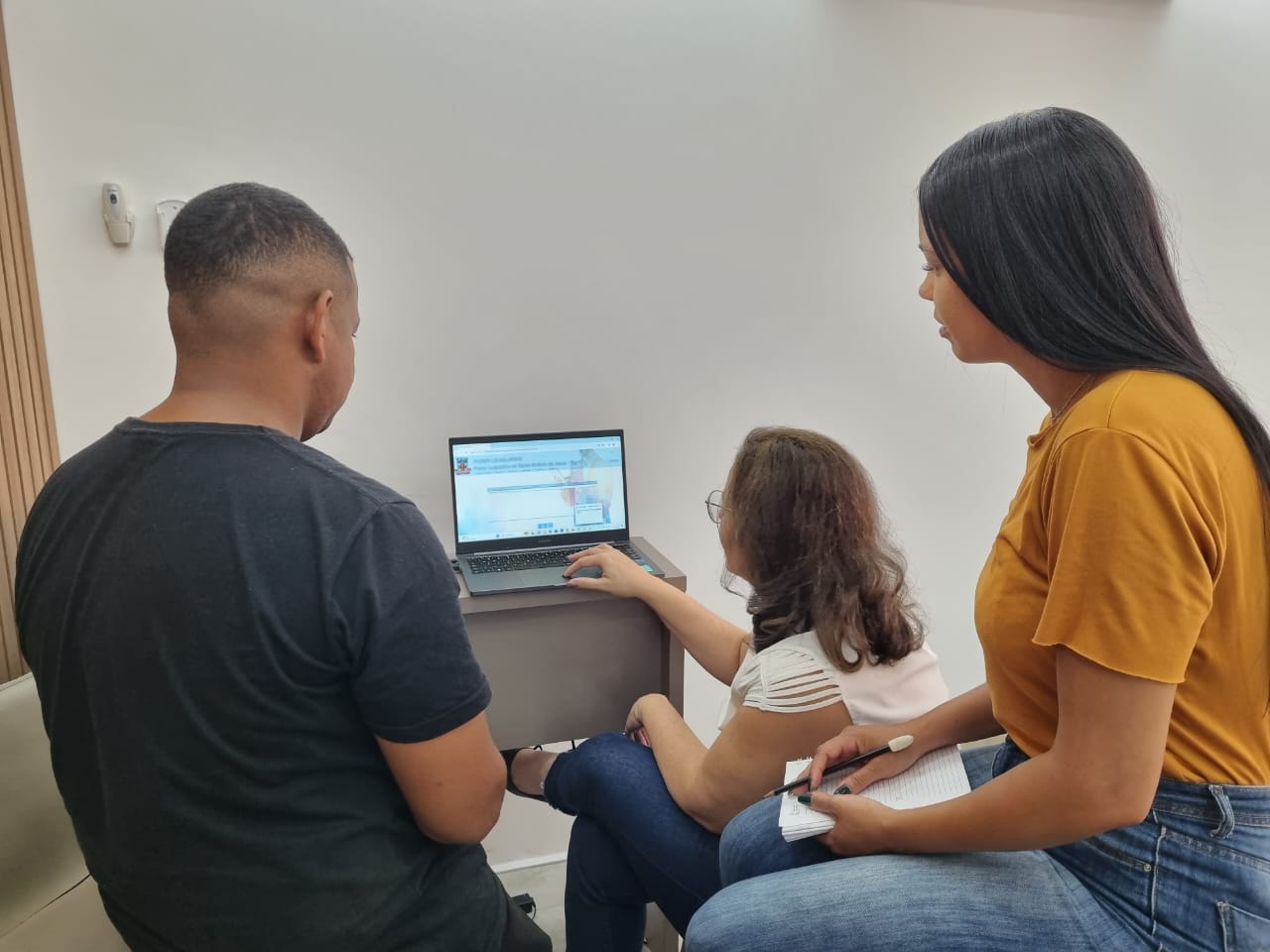 Read more about the article Equipe da Câmara Municipal participa de treinamento para aperfeiçoar sistema de votação das sessões